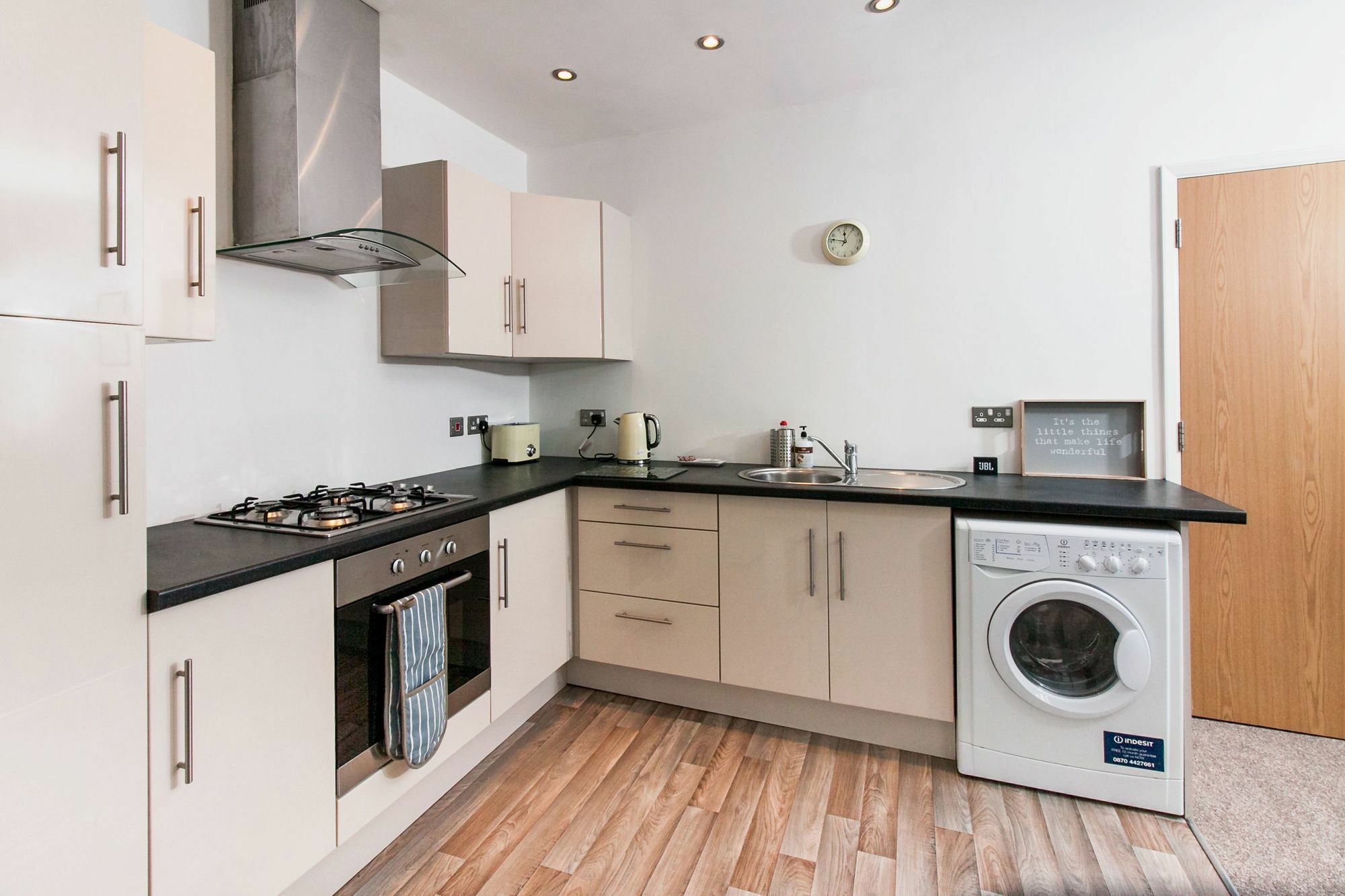 Cwrt Sofia Apartment Cardiff Bagian luar foto